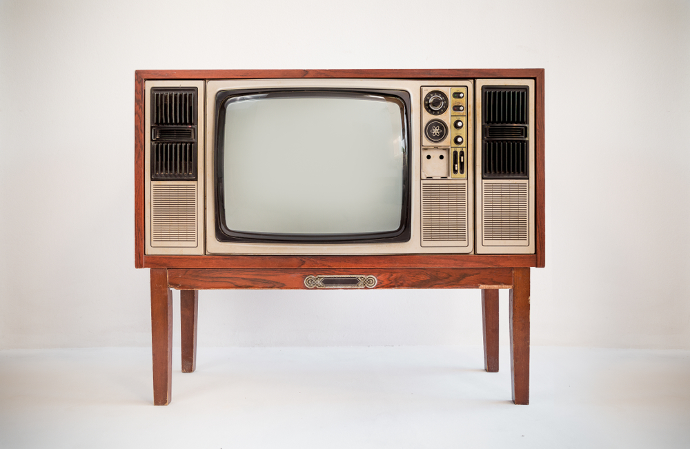 Cómo restaurar una mesa tv antigua: las mejores ideas